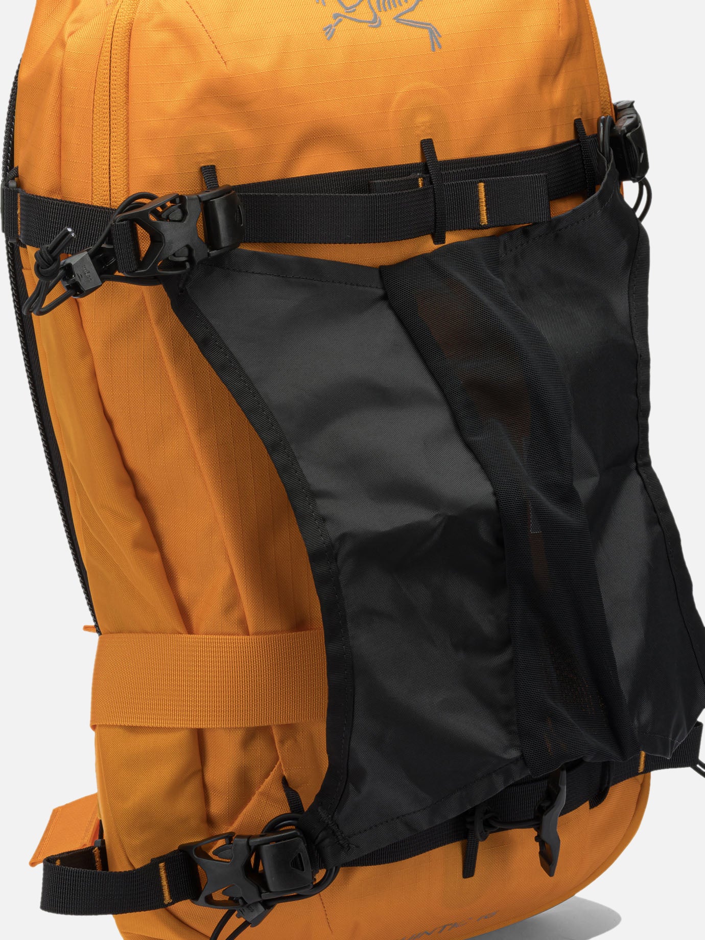 Sport backpacks 100% nylon - Padding: 70% polyethylene 30% ethylene vinyl acetate (foam) - Lining:100% nylon  Orange - Arc'teryx Men | PDP | VIETTI Online Store | Zoom-Modal_4
